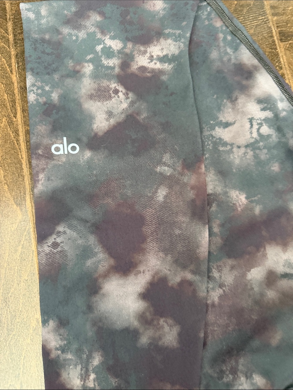 ALO Yoga Cloud Wash High-Rise Leggings in Teal, Purple, Gray - Picture 6 of 6